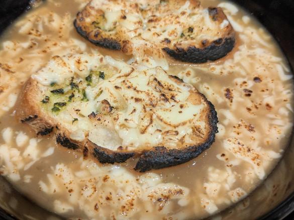 Zupa cebulowa francuska