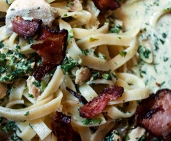 Tagliatelle ze szpinakiem i chipsami z kindziuka