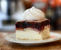 Sernik gotowany z musem z borówek