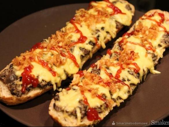 ZAPIEKANKA Z PIECZARKAMI I SEREM