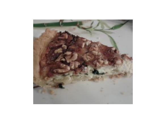 Tarta ze szpinakiem, serem gorgonzolą i orzechami włoskimi.