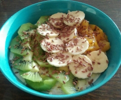 Owsianka z kaszą jaglaną i owocami