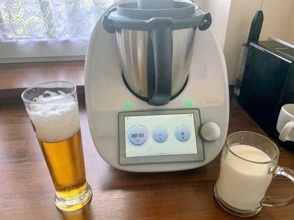 Piwno mleczny napój. Piwo z mlekiem - koktajl orzeźwiający. Bilk, Milk&Beer