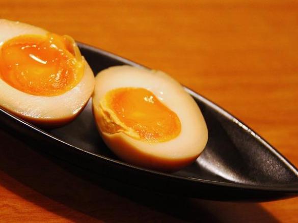 KETO Awokado, pomidorem i jajkami na miękko