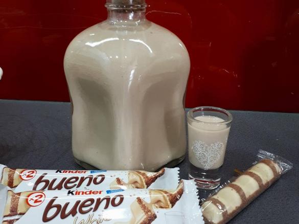 "BUENÓWKA" Likier z Kinder Bueno White