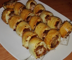 Łosoś w cieście francuskim z pesto z suszonych pomidorów