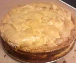 Sernik z brzoskwiniami pod puszystą "pierzynką