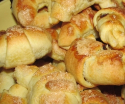 PYSZNE ROGALIKI Z POWIDŁAMI