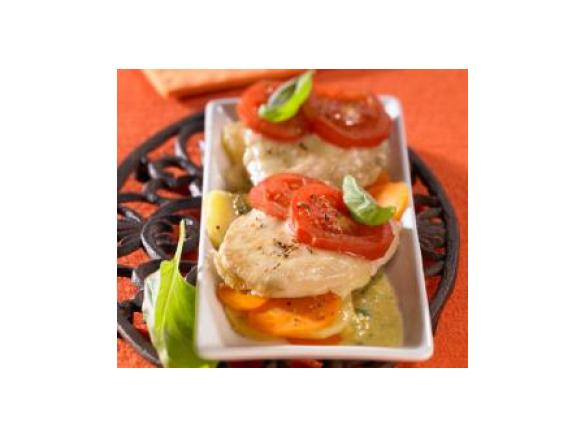 Medaliony z indyka z mozzarellą i sosem bazyliowym