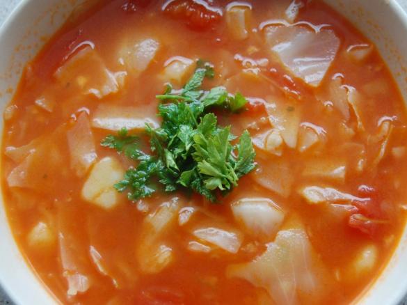 OCZYSZCZAJĄCA ZUPA Z BIAŁEJ KAPUSTY