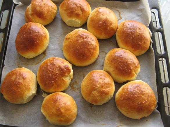  Bułeczki słodkie nadziewane wiśniami