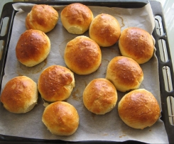  Bułeczki słodkie nadziewane wiśniami