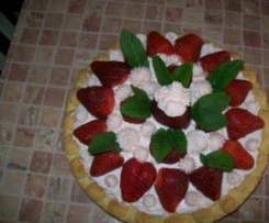 Crostata z kremem Chantilly z truskawkami