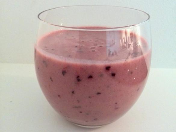 Koktajl banan - jabłko - śliwka