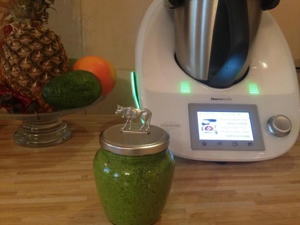 Spaghetti z zielonym sosem