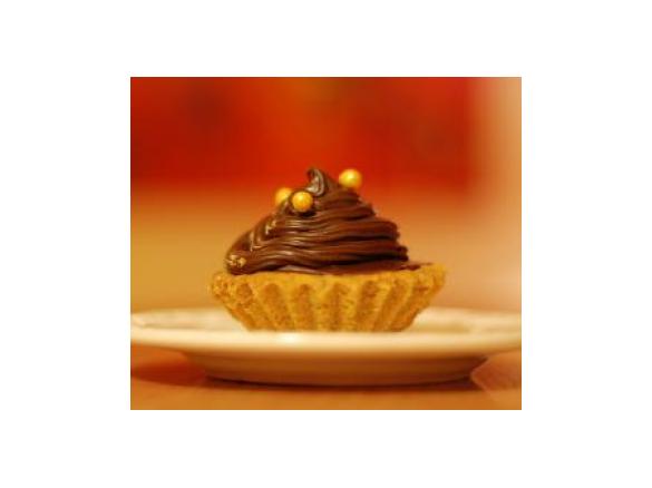 Babeczki orzechowe z bezą i kremem czekoladowym