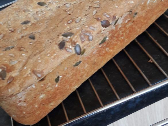 Chleb czosnkowy z ziarnami