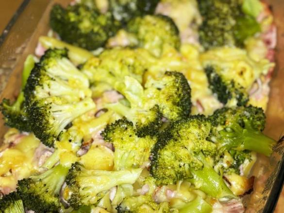 Zapiekanka z makaronem, szynką i brokułami | Thermomaniak.pl