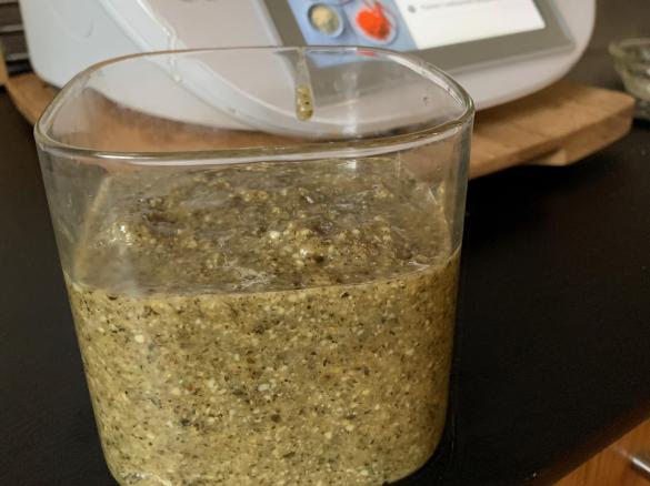 Witalna mikstura pestek dyni z orzechami włoskimi miodem i sokiem z cytryny