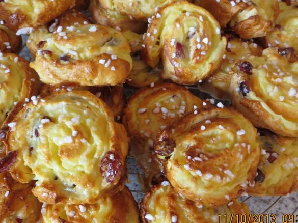 Drożdżowe ślimaczki z budyniem