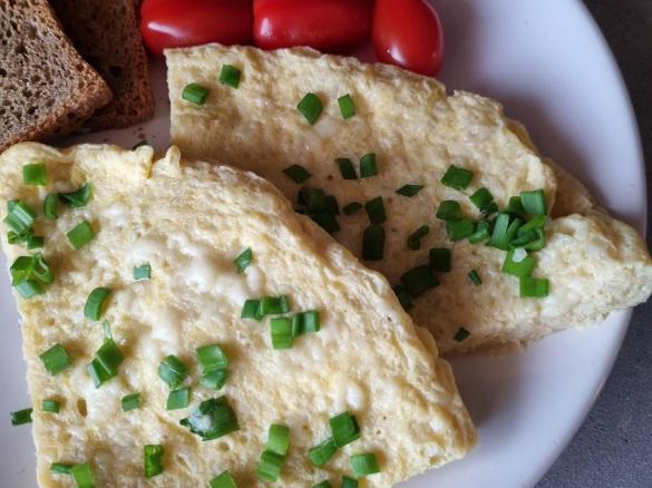 Omlet na parze z kalafiorem i serem