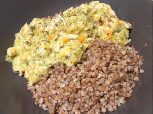 Potrawka z indyka na winie