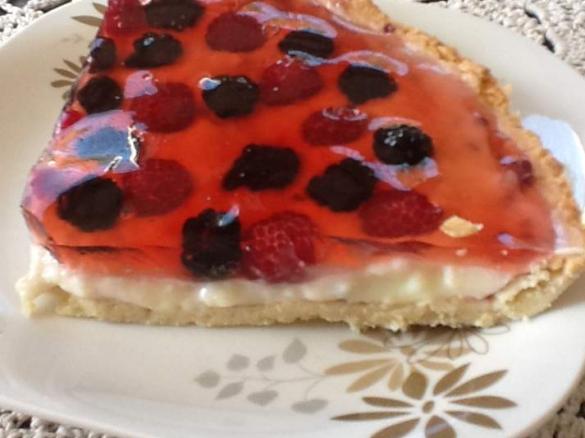 Tarta malinowo-jeżynowa z budyniem