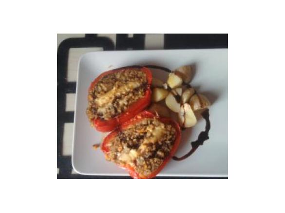 Papryka nadziewana mięsem i kaszą jaglaną