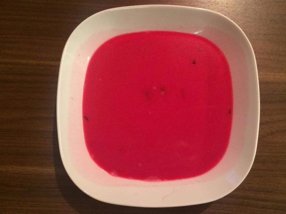 Barszcz czerwony zabielany na boczku