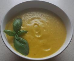 Pyszna zupa krem z cukinii.