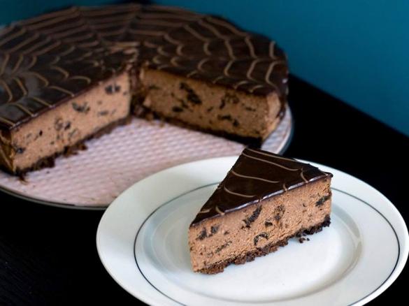 sernik czekoladowy z suszoną śliwką bezglutenowy