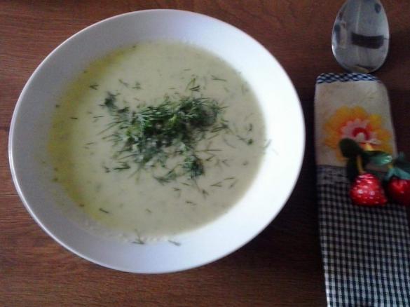 Zupa z zielonych ogórków