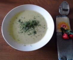 Zupa z zielonych ogórków