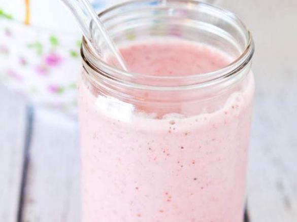 Koktajl bananowo - truskawkowy z cynamonem