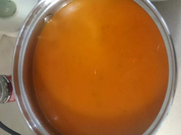 Esencjonalna zupa pomidorowa (nie krem)