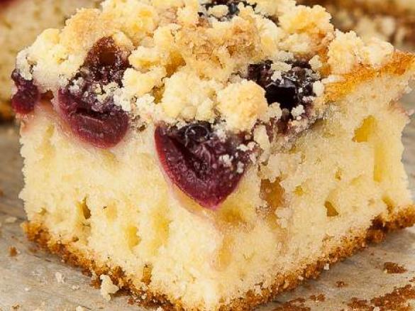 Maślane ciasto z owocami sezonowymi