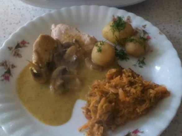 KURCZAK Z KREMOWYM SOSEM Z WARZYWAMI