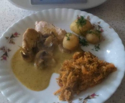 KURCZAK Z KREMOWYM SOSEM Z WARZYWAMI