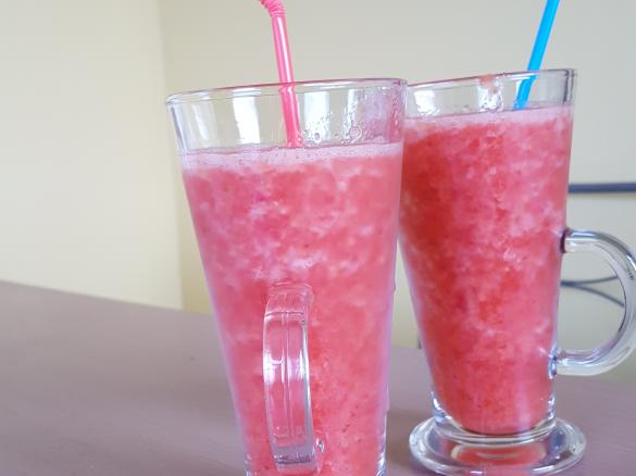 Napój pomarańczowo-truskawkowy