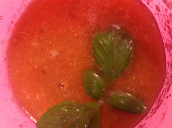 Sok arbuzowo - pomarańczowy z cytryną, świeżą bazylią i goździkami