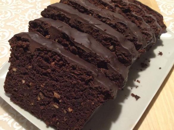 Zdrowe Czekoladowe wilgotne ciasto z fasoli bez cukru, tłuszczu, mąki