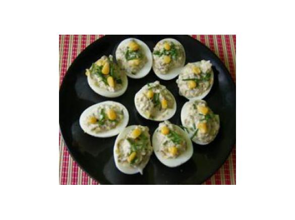 Wiosenne jajka faszerowane pieczarkami i cukinią