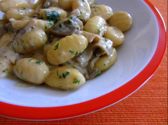 Gnocchi w kremowym sosie pieczarkowym