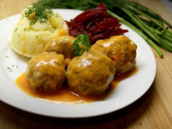 PULPETY  W SOSIE POMIDOROWYM