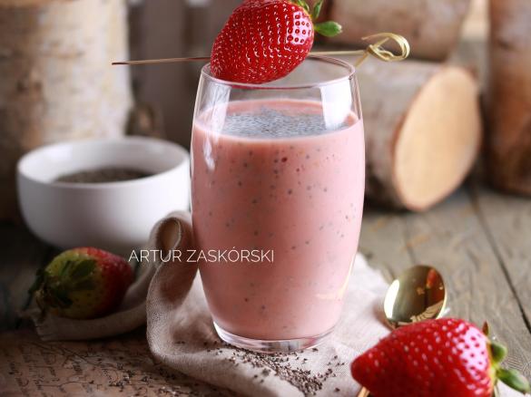 KOKTAJL TRUSKAWKOWY Z NASIONAMI CHIA