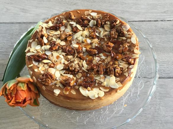 Sernik wiedeński z masą krówkową