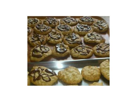 Ciastka z białek z orzechami włoskimi