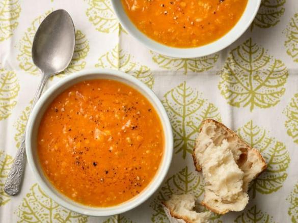 Zupa z soczewicy z boczkiem i kiełbasą jak u babci