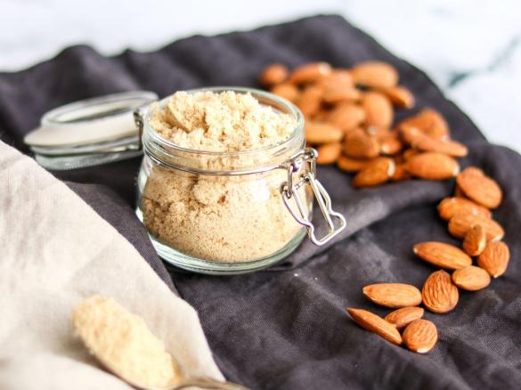 Spaghetti Napoli  z wegańskim parmezanem