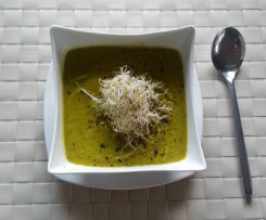 Pożywna, aksamitna zupa z brokuł i jarmużu